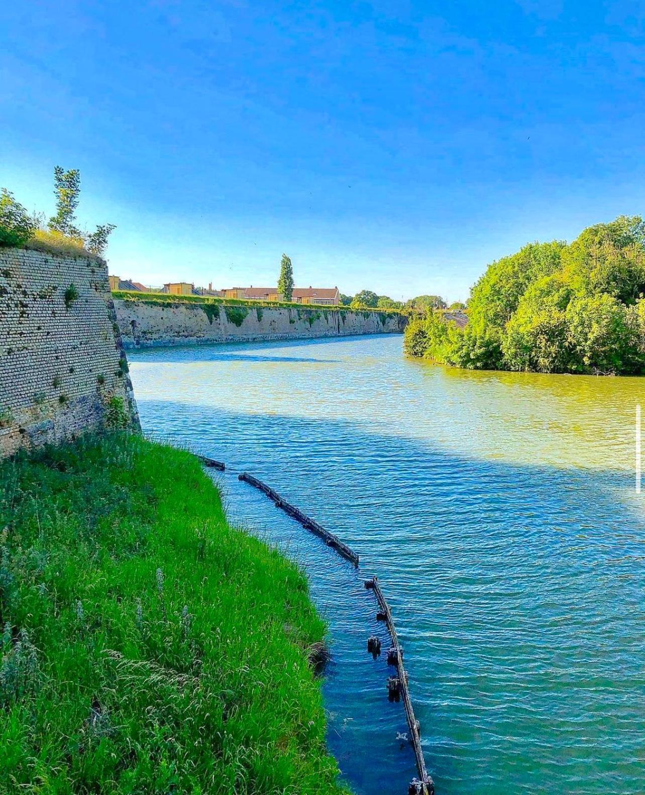 Locathome Grand Fort Philippe Bagian luar foto